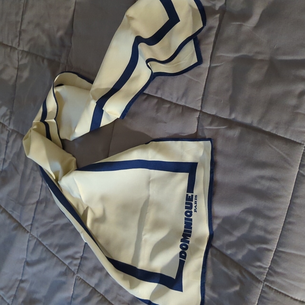 Dominique Scarf